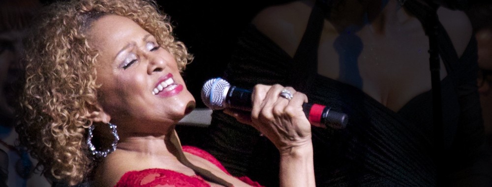 Darlene Love All Alone On Christmas Live